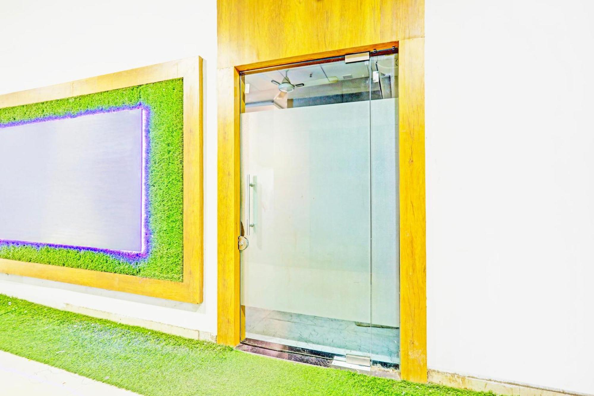 Super Collection O Adajan Formerly Hotel Western Inn Surat Ngoại thất bức ảnh