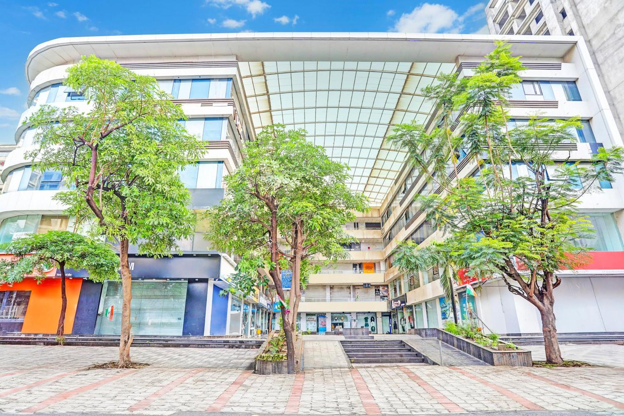 Super Collection O Adajan Formerly Hotel Western Inn Surat Ngoại thất bức ảnh